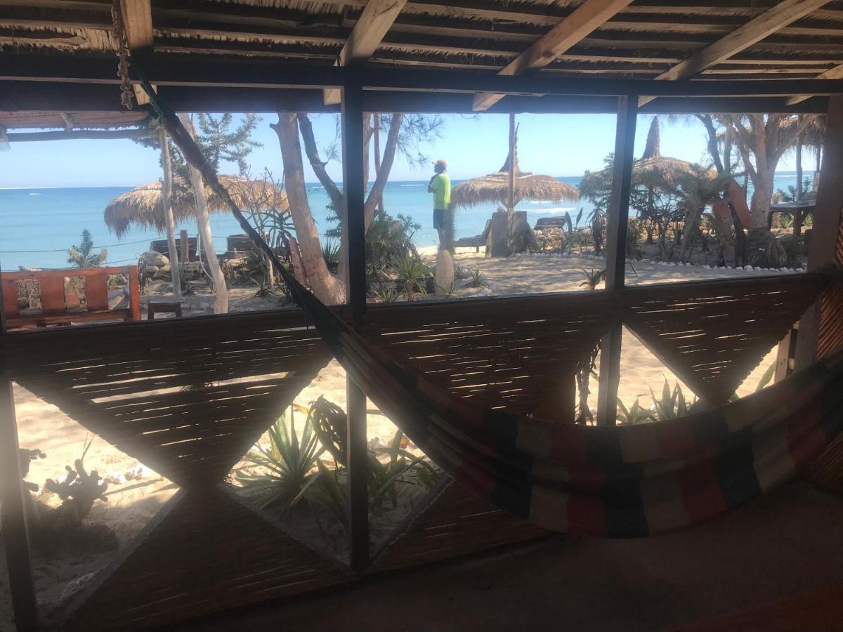 Mada Surf Ranch Hotel Anakao Eksteriør billede